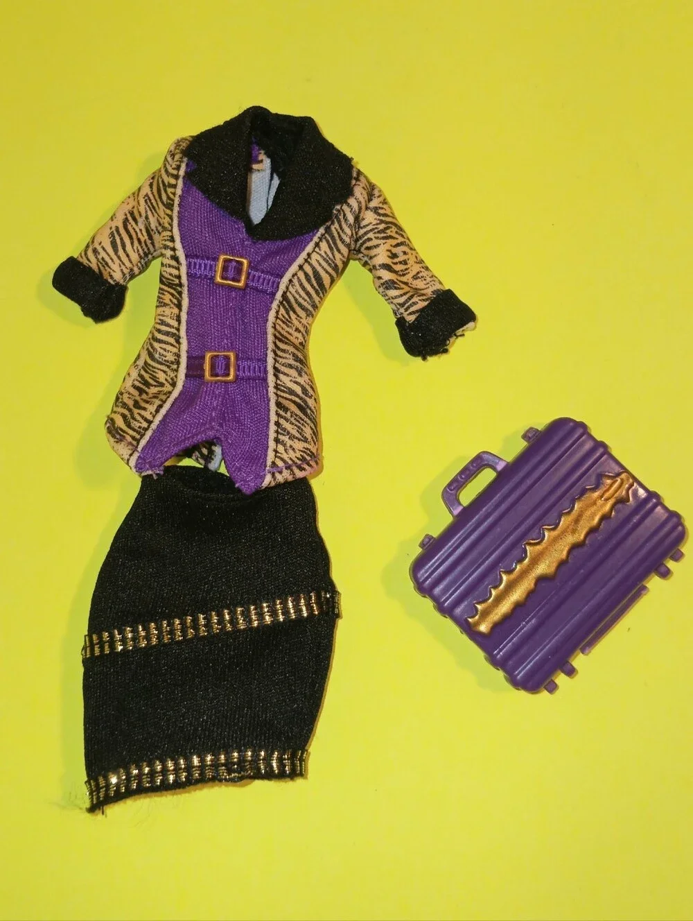 Monster High Clawdeen Wolf Fashion Doll Outfit & Paper Doll